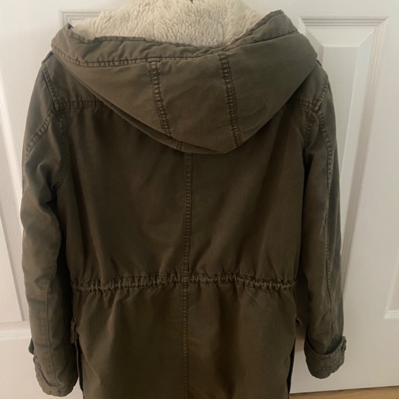 Warm barn/utility aritzia jacket - Picture 3 of 3